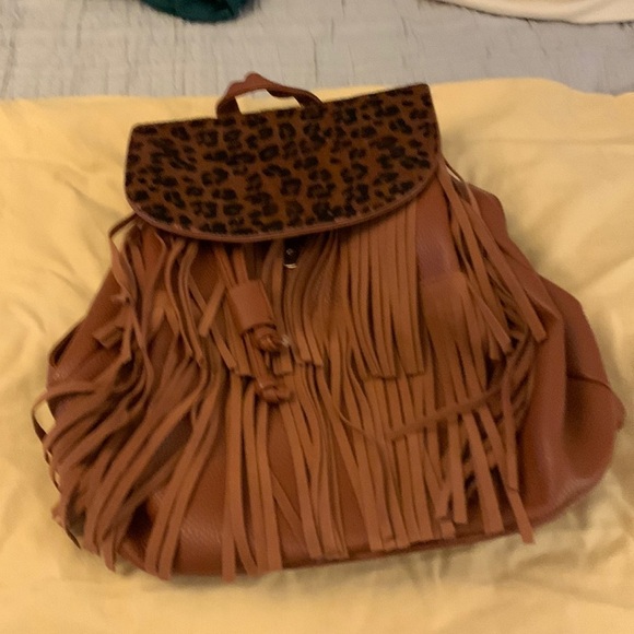 VENUS Handbags - Venus Napsack with faux fur cheetah print flap NWOT